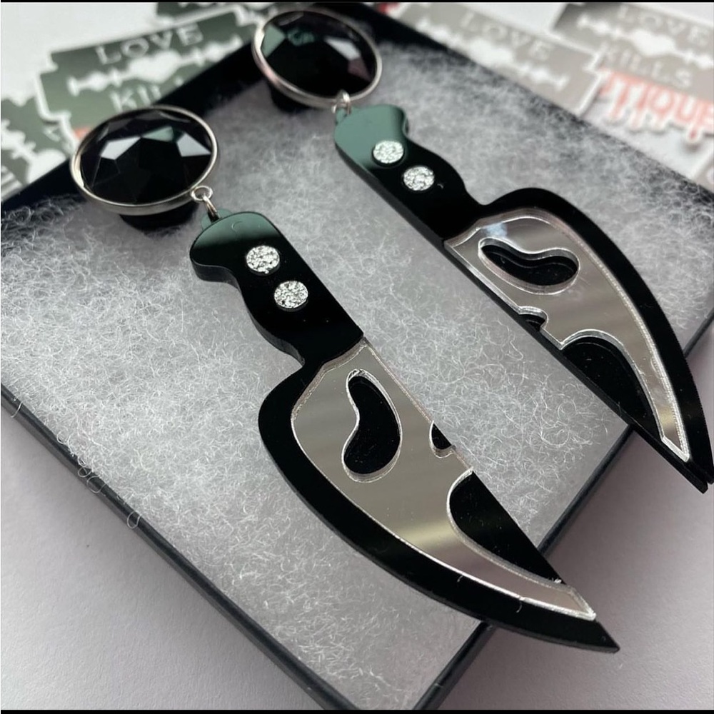 NWT Scream Ghost face Knife Dangle Gauges Plugs Earrings 90’s